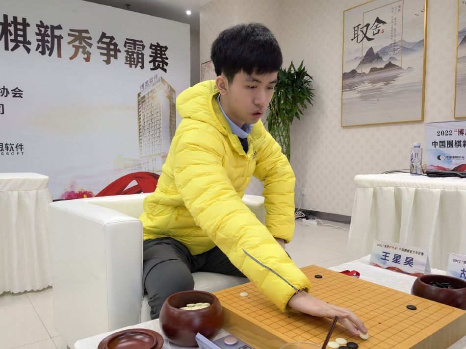 白老五笑了：哈哈，莫说是五花肉，半边猪都有。